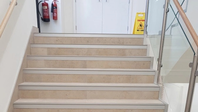 PrimaPorcelain tile Steps