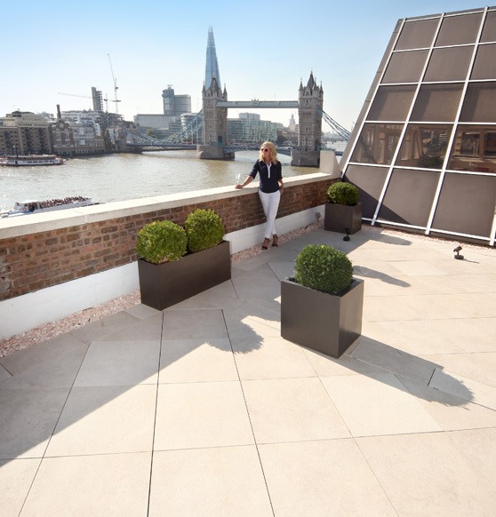 Roof terrace paving