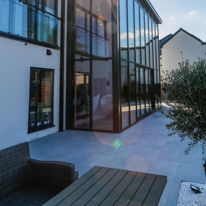 20mm Stoneware Silver Porcelain Paving