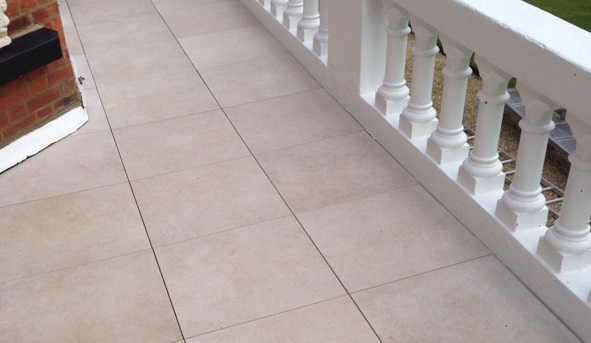 Balcony with Porcelain Tiles
