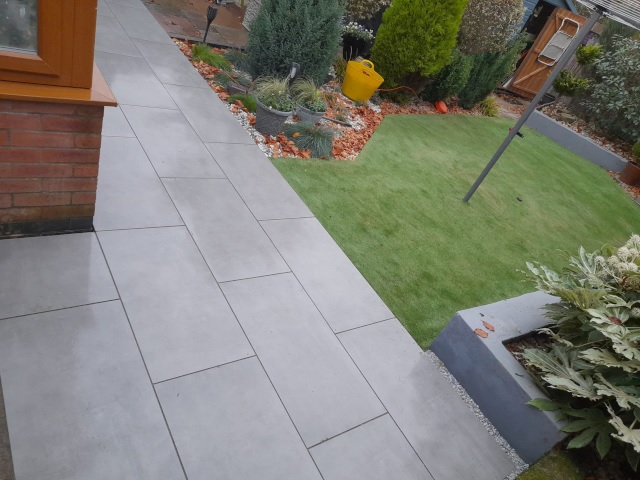 Buxton Light porcelain paving