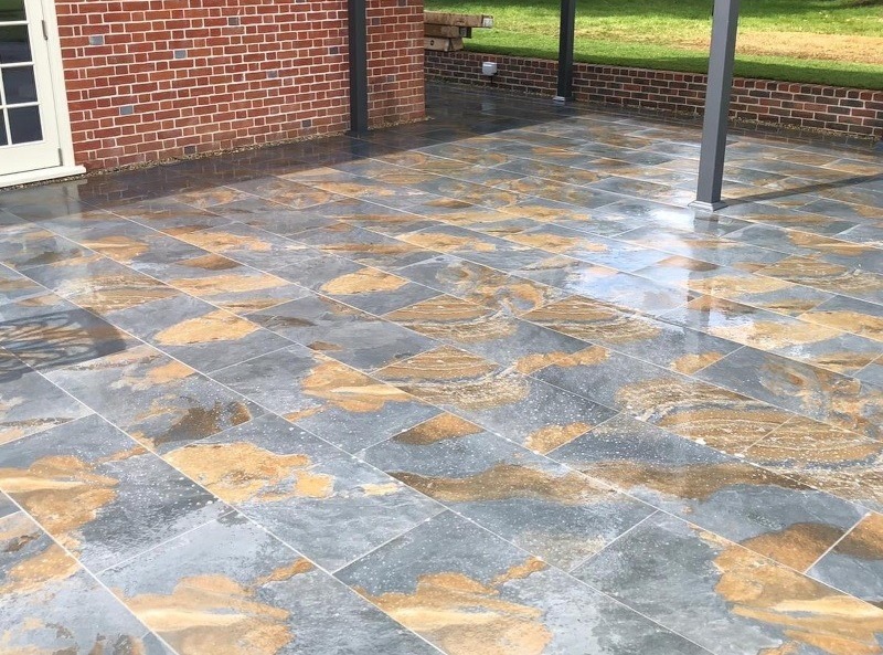 High-contrast Slate Rust patio paving