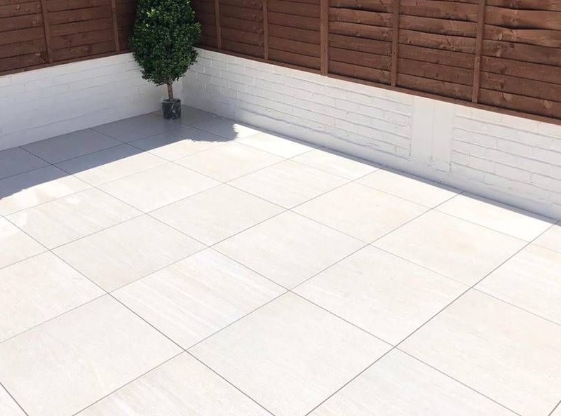 White outdoor tiles